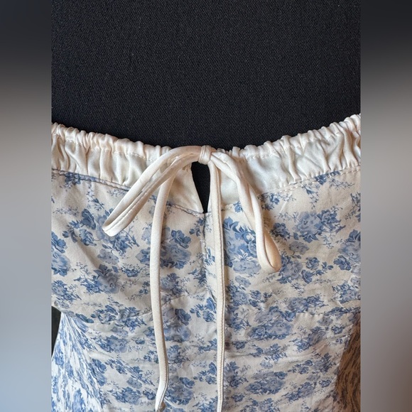 Astr Blue and Cream Floral Milkmaid Mini Dress EUC M - Picture 8 of 10